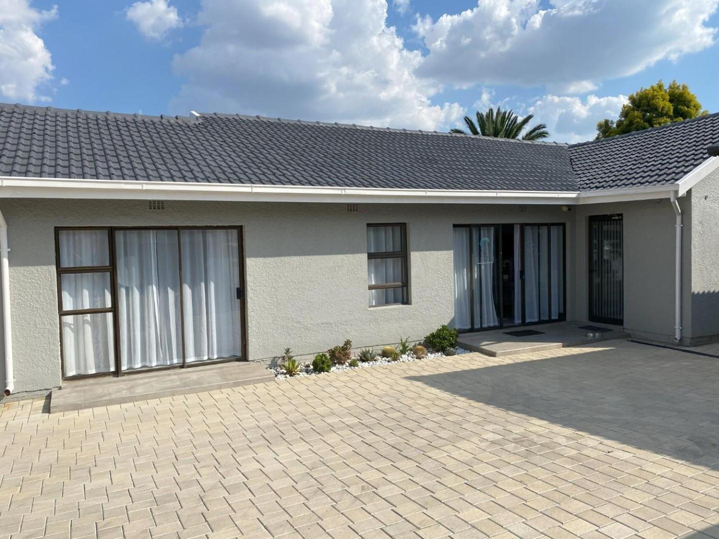 Staysure Guesthouse Alberton Extérieur photo