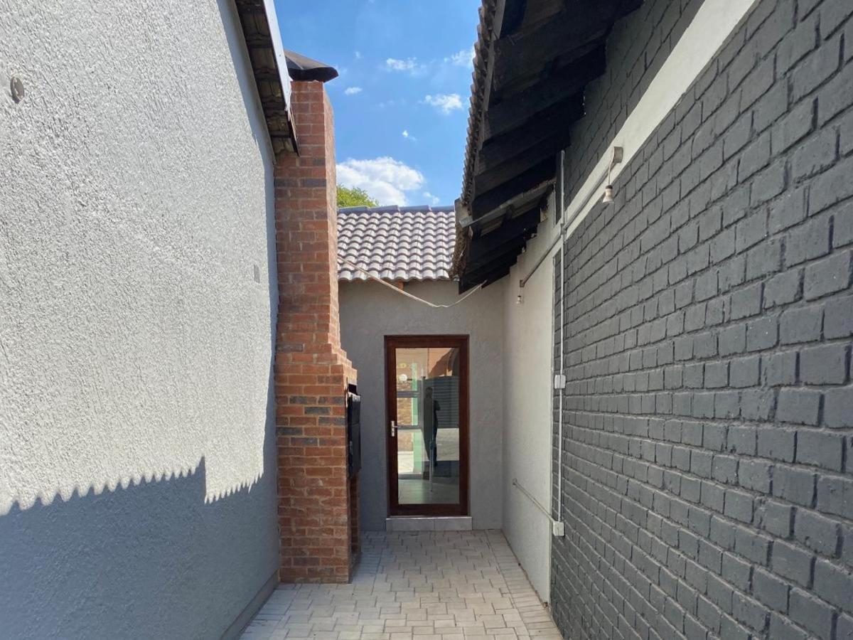 Staysure Guesthouse Alberton Extérieur photo
