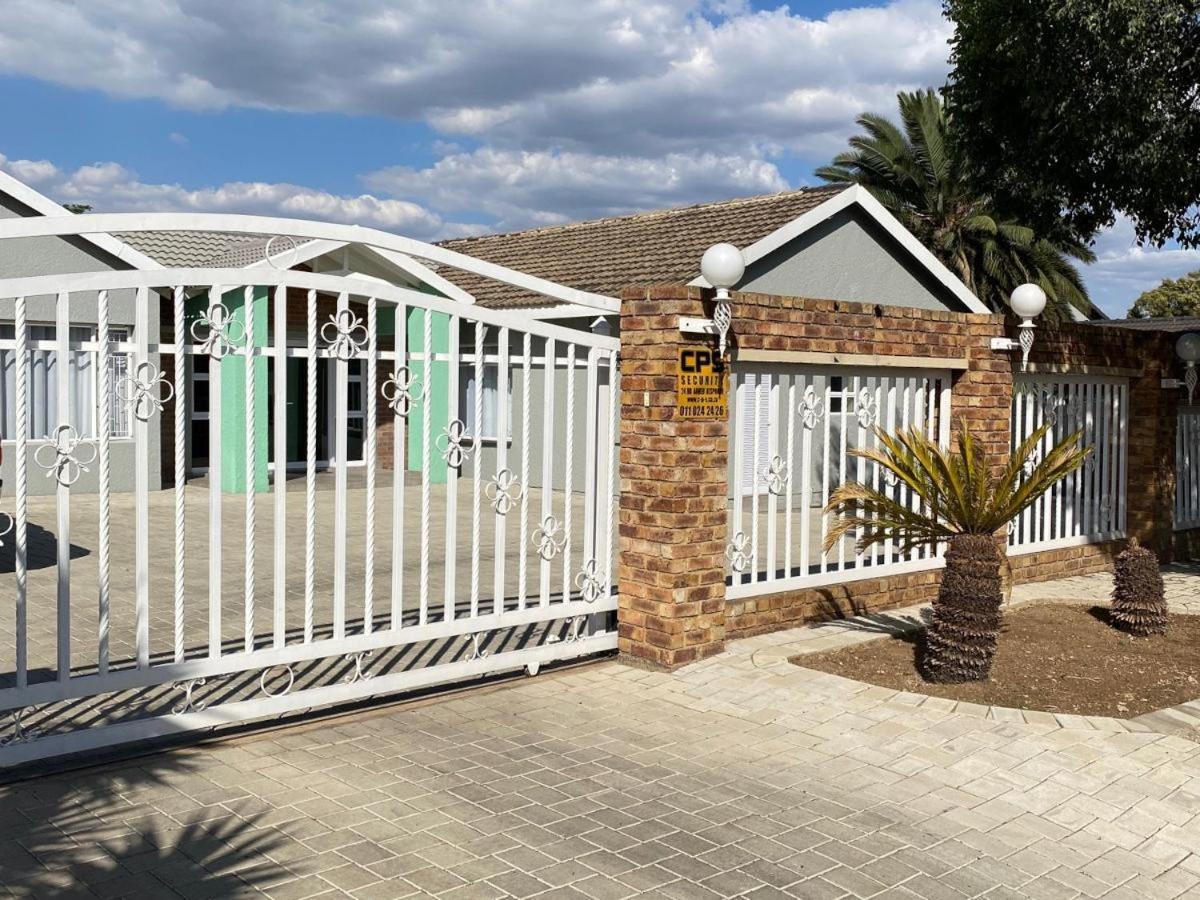 Staysure Guesthouse Alberton Extérieur photo