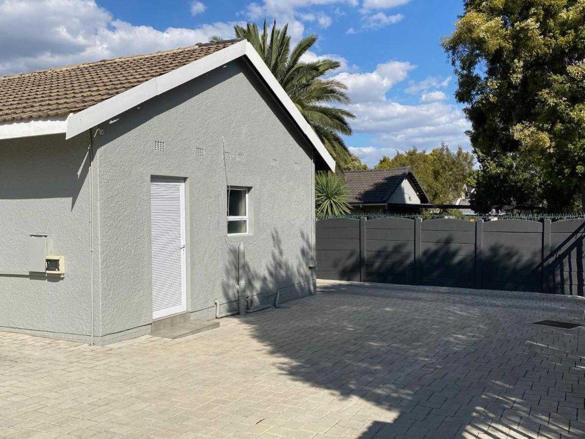 Staysure Guesthouse Alberton Extérieur photo