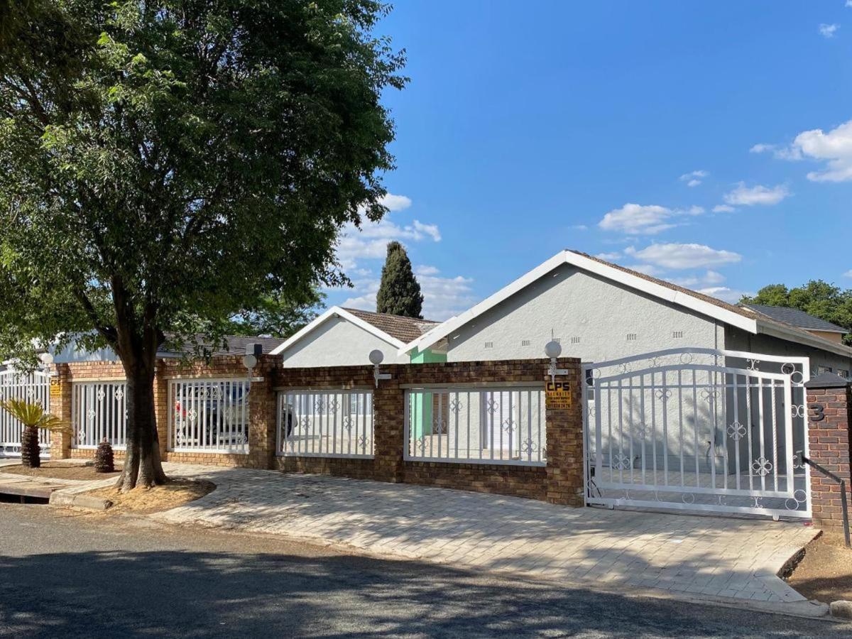 Staysure Guesthouse Alberton Extérieur photo